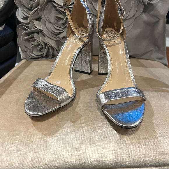 Shoes - Picture 4 of 7